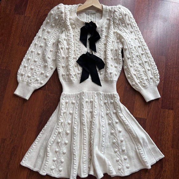 NWOT Alice + Olivia Kitty Puff Sleeve Sweater Bow Dress M - Picture 14 of 16